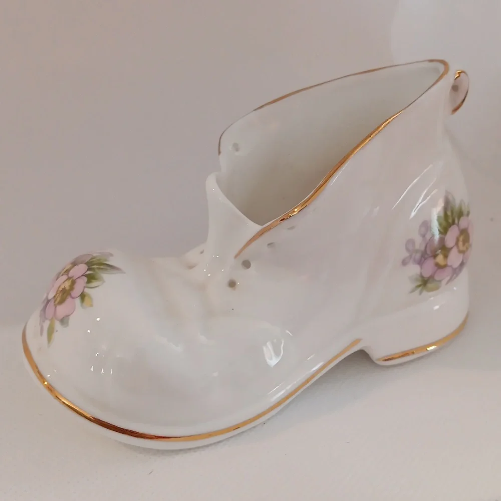 Royal Tara Ireland ceramic shoe - Picture 1 of 5
